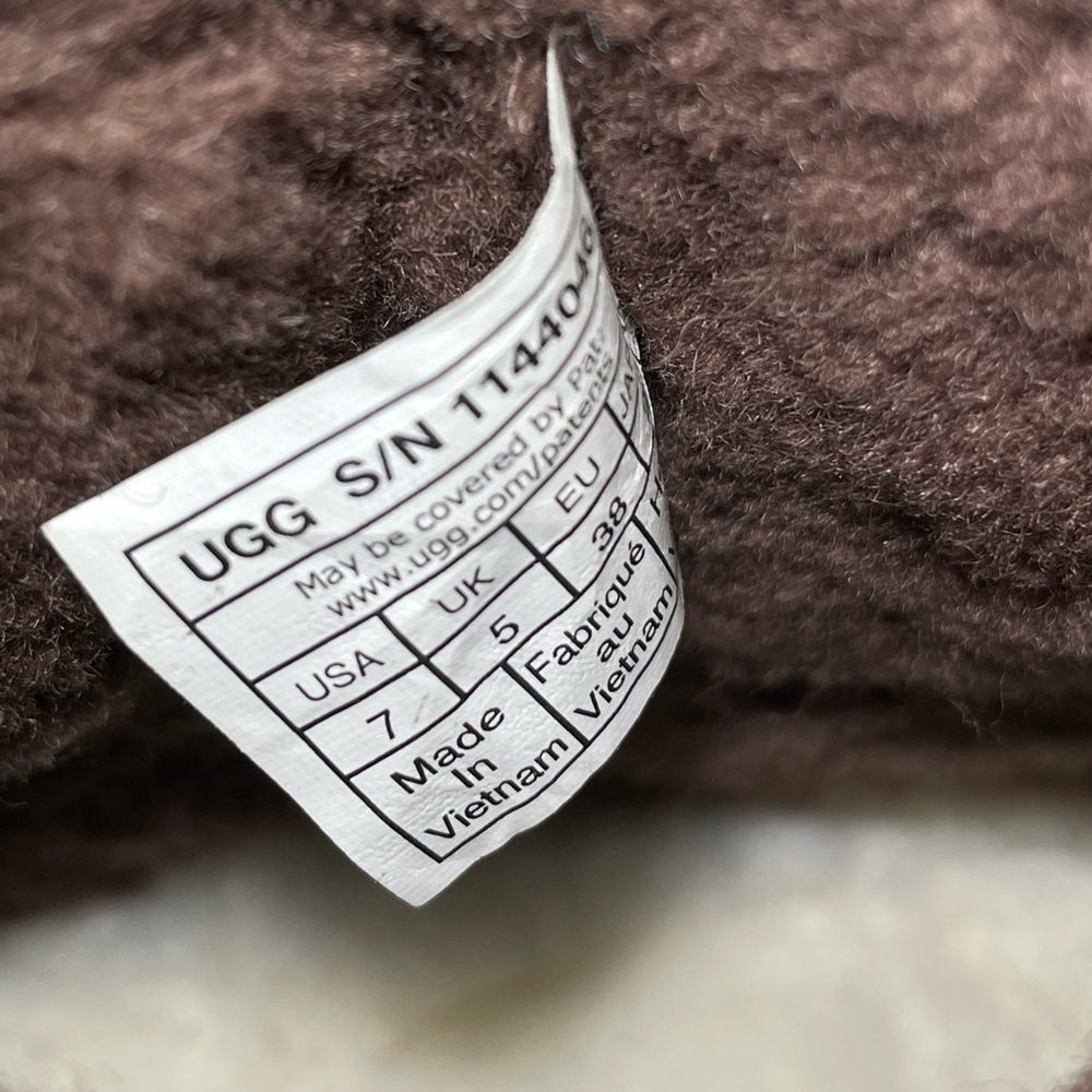 UGG Classic Chillapeak Boots Burnt Cedar - Picture 9 of 10